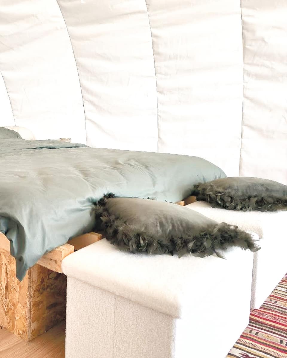 Ombelle Vallon, Côte Roannaise — l'intimité du dôme et sa terrasse