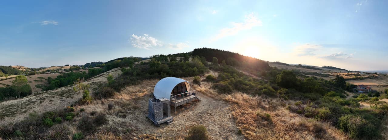 Panorama au coucher du soleil sur une Ombelle Symbiome, plaine roannaise